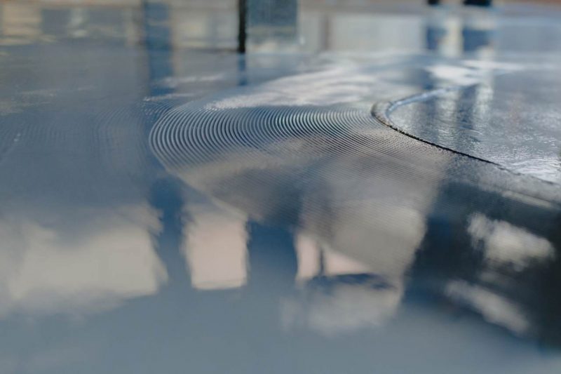 Resina autolivellante trasparente per pavimentazioni e superfici a